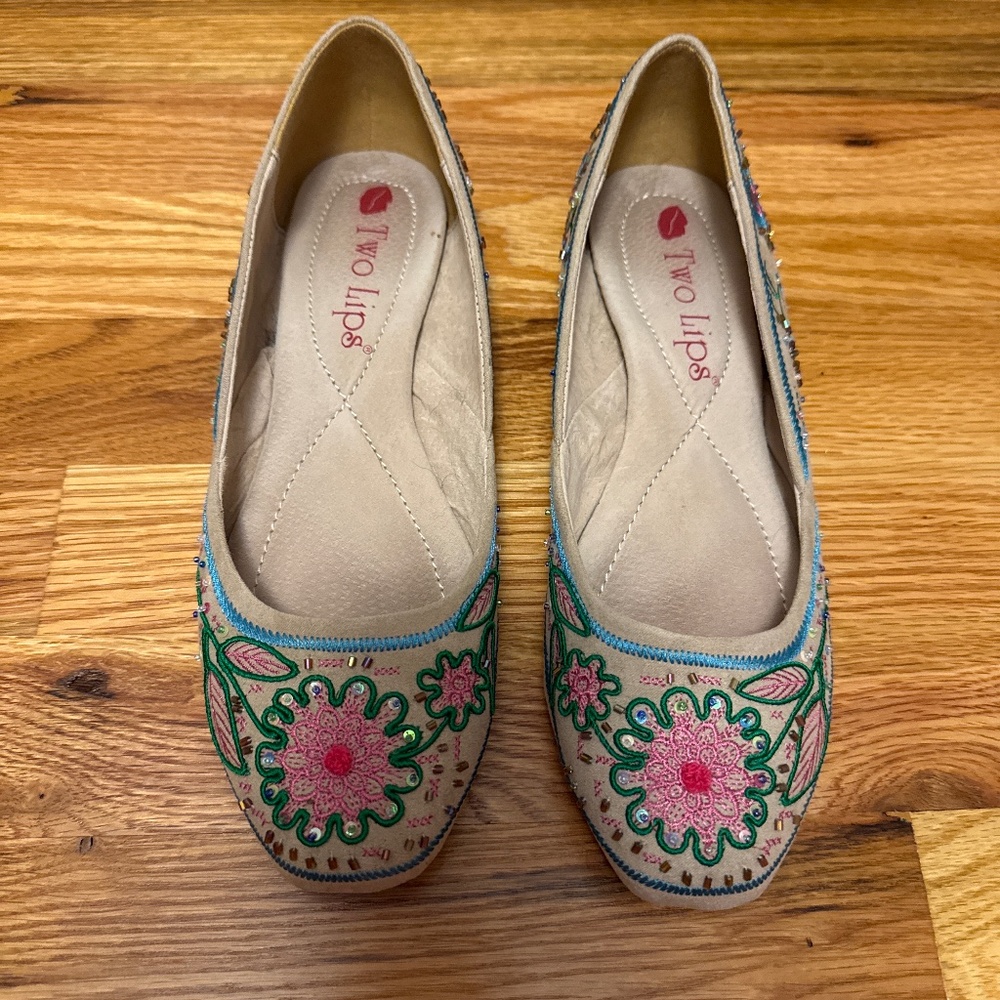 Two Lips Flat - image 1